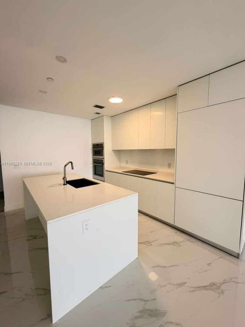 Miami House: 700 NE 24th Street 1103