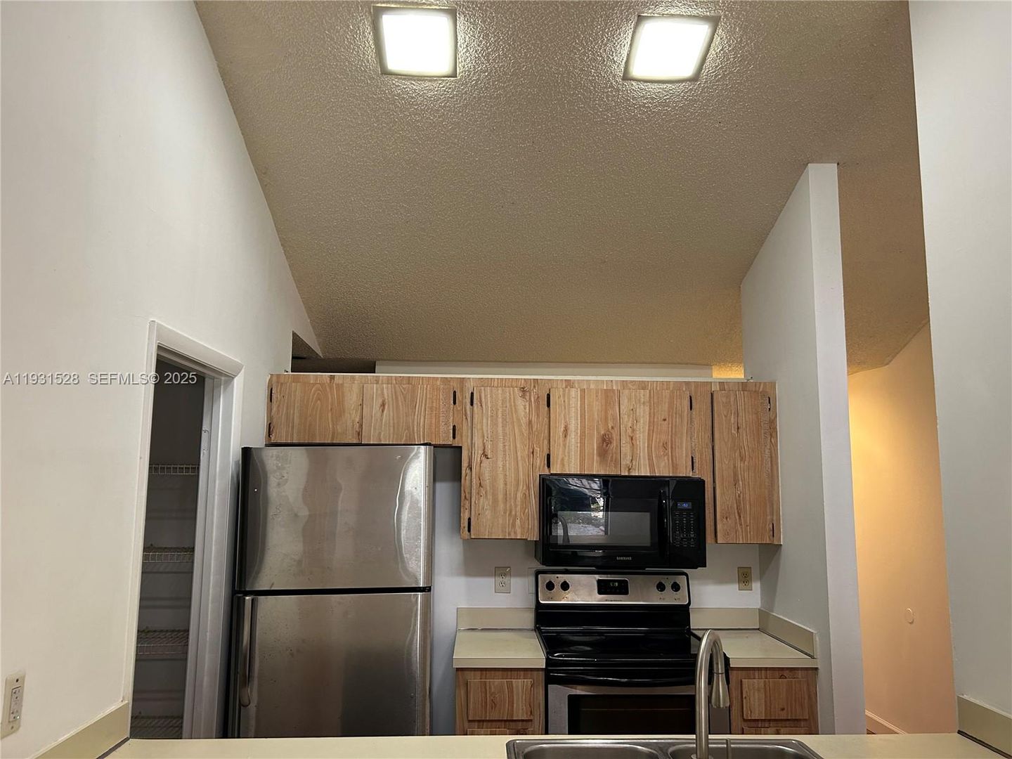 Miramar House: 6857 SW 36th Court 6-B