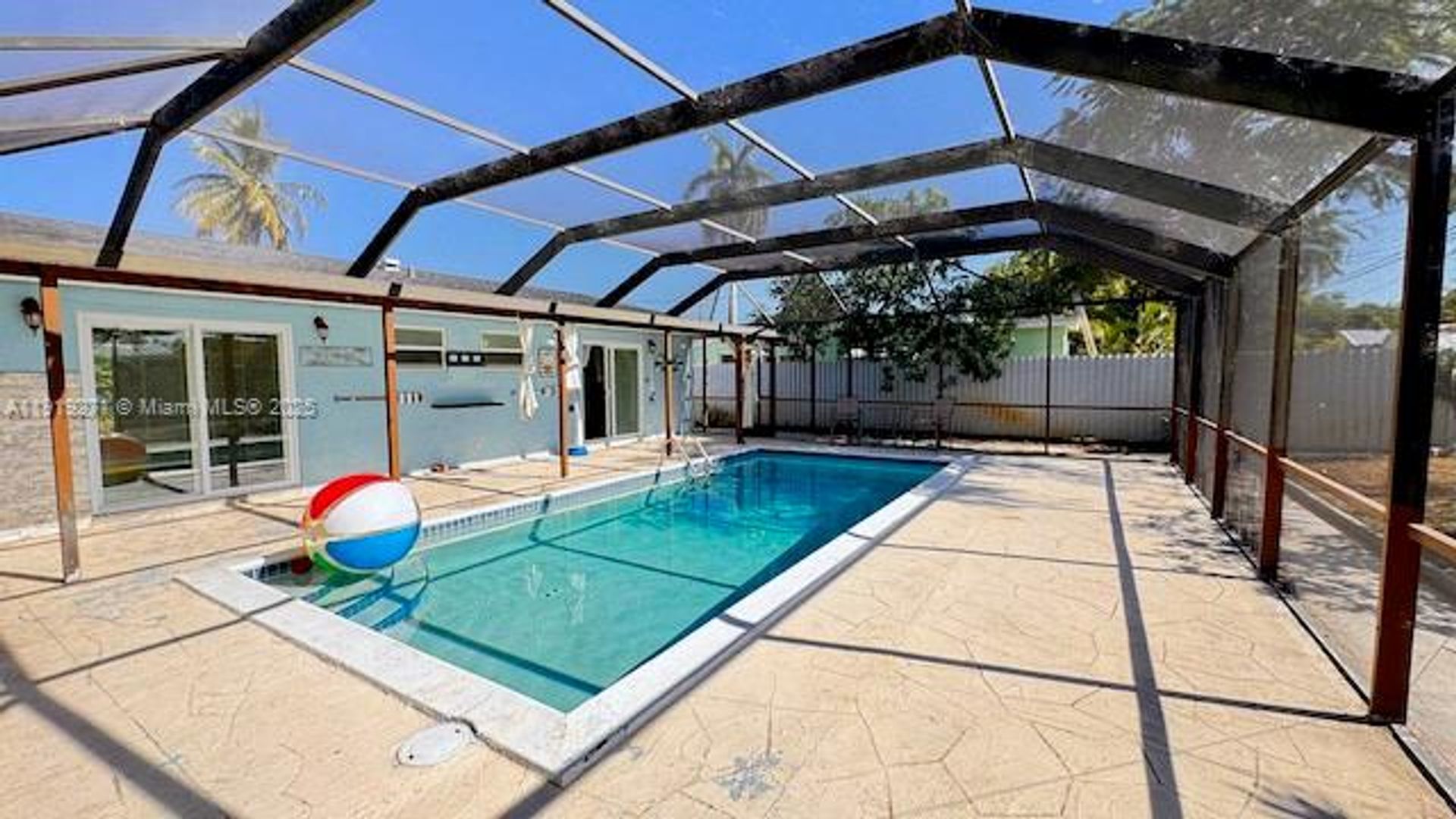 Hollywood House: 6980 Scott Street 0