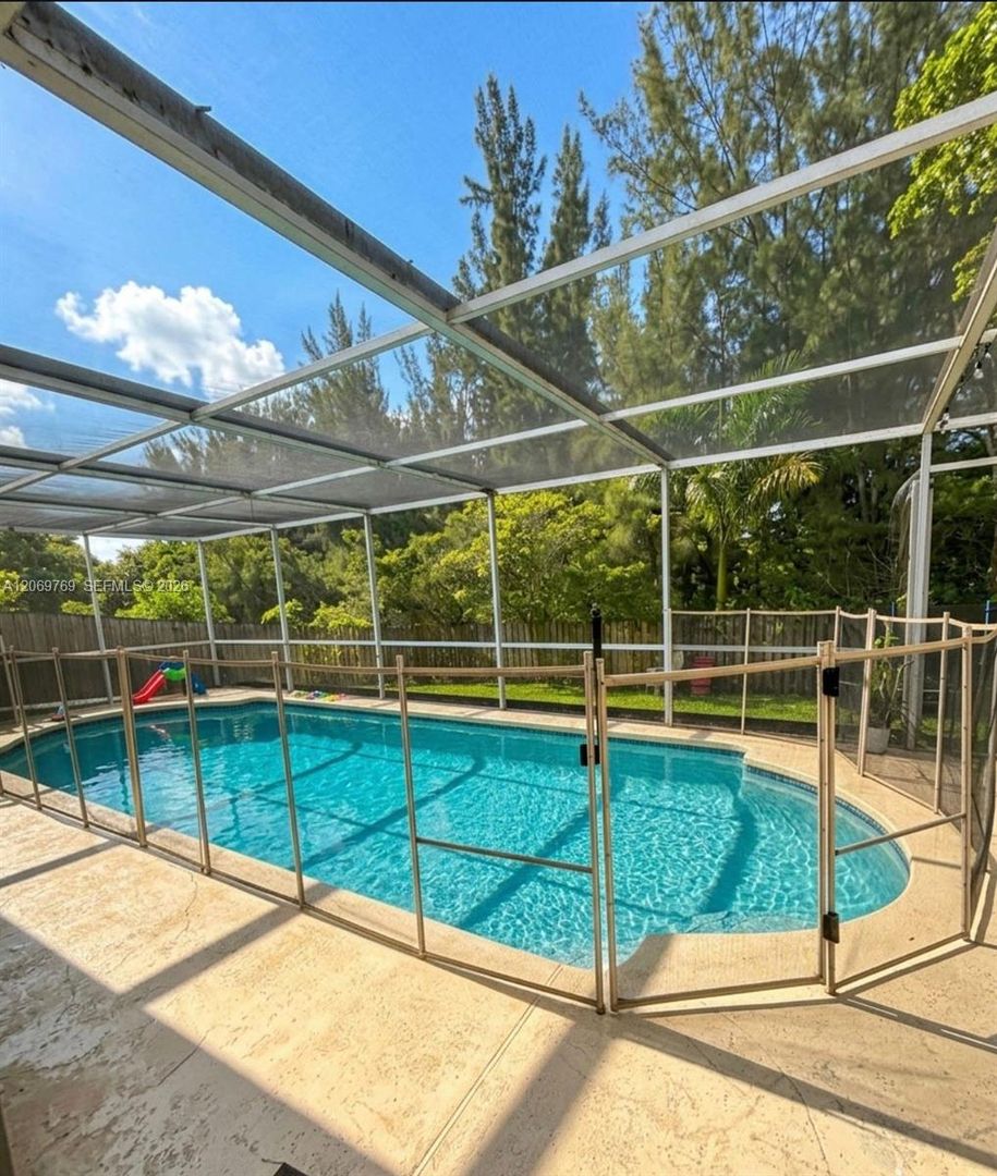 Davie House: 5450 SW 55th Avenue 2