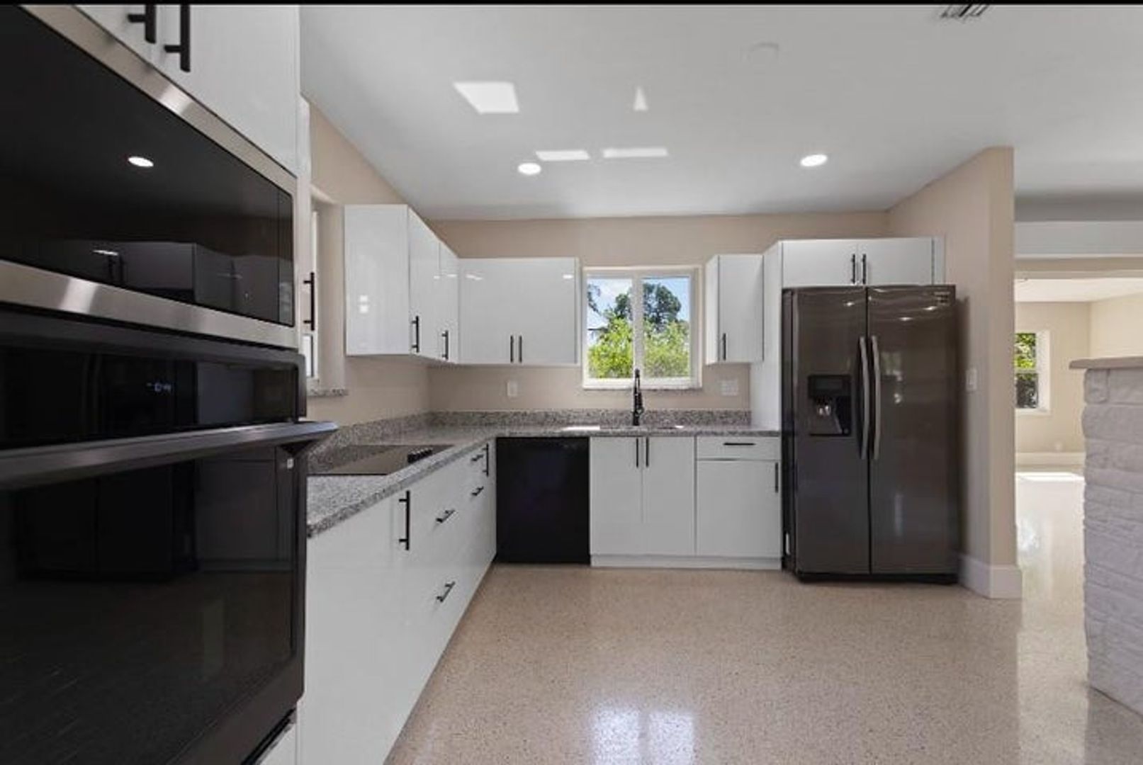 Pompano Beach House: 570 SE 2nd Avenue