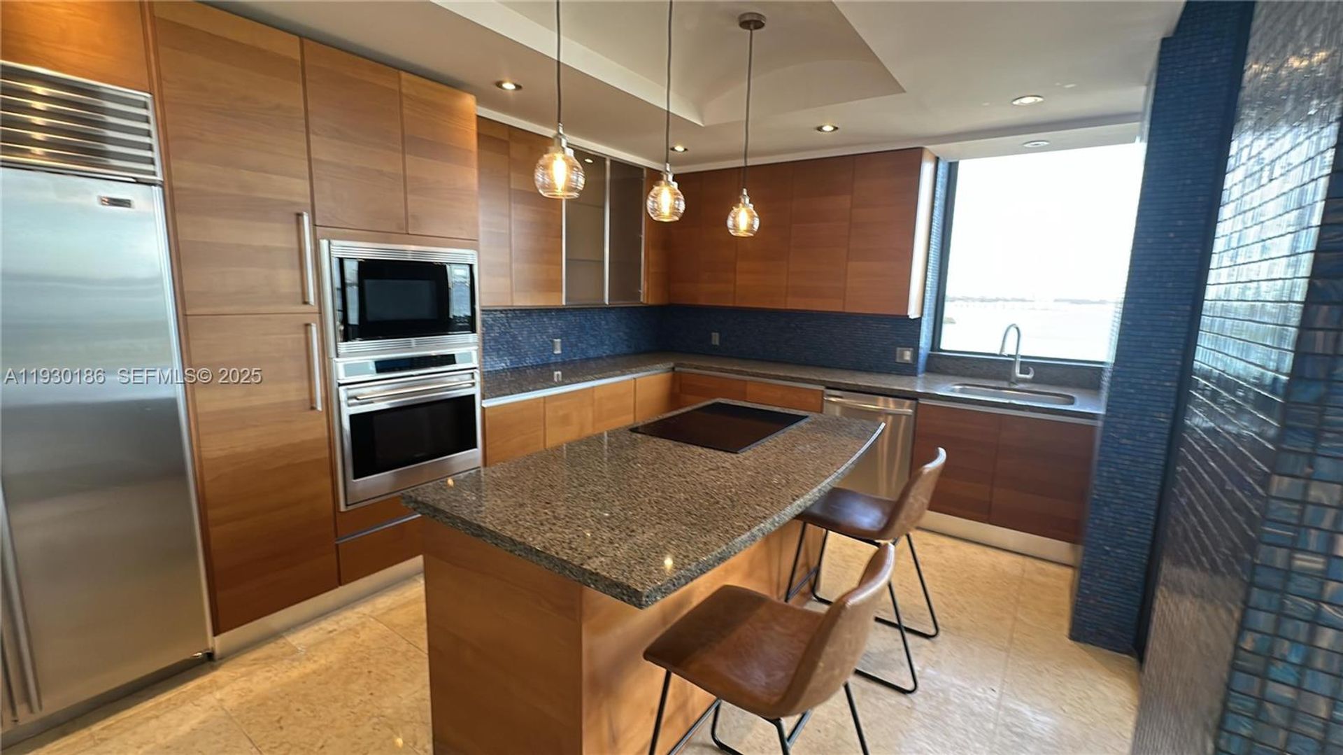 Miami Beach House: 1000 Venetian Way 1502