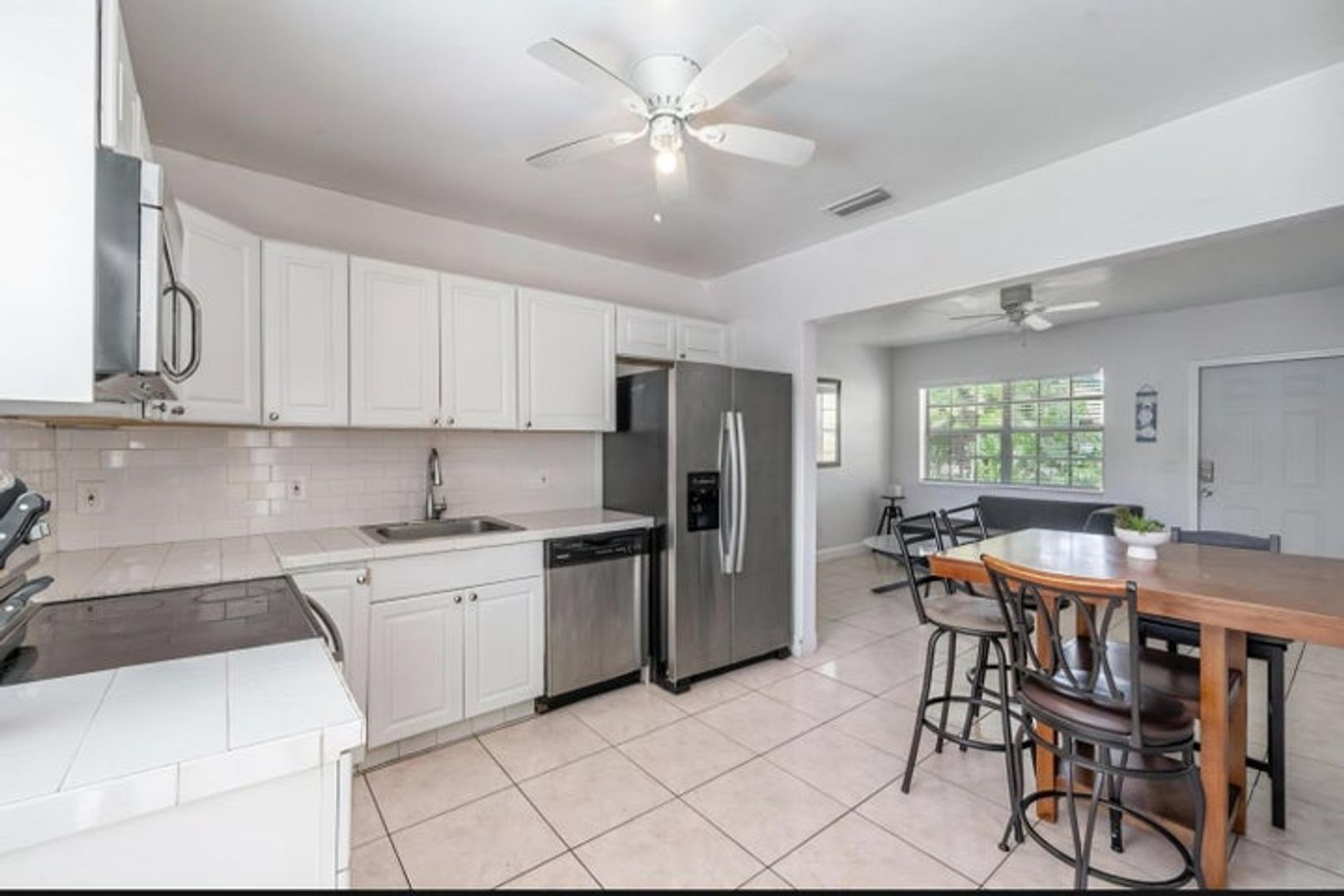 Hollywood House: 3401 SW 48TH Avenue