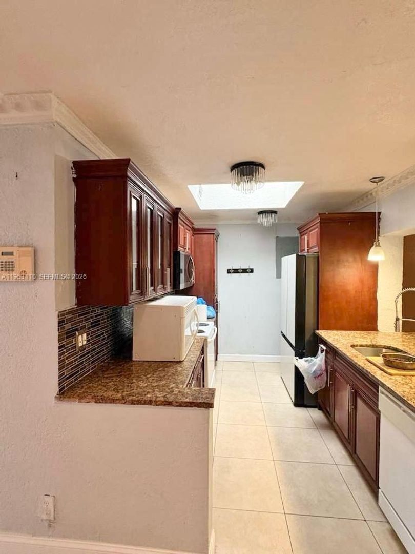 Deerfield Beach House: 221 NW 40th Street