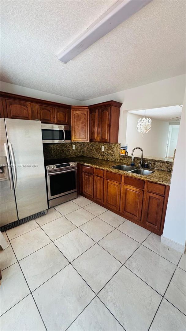 Hialeah House: 7045 NW 173rd Drive 311