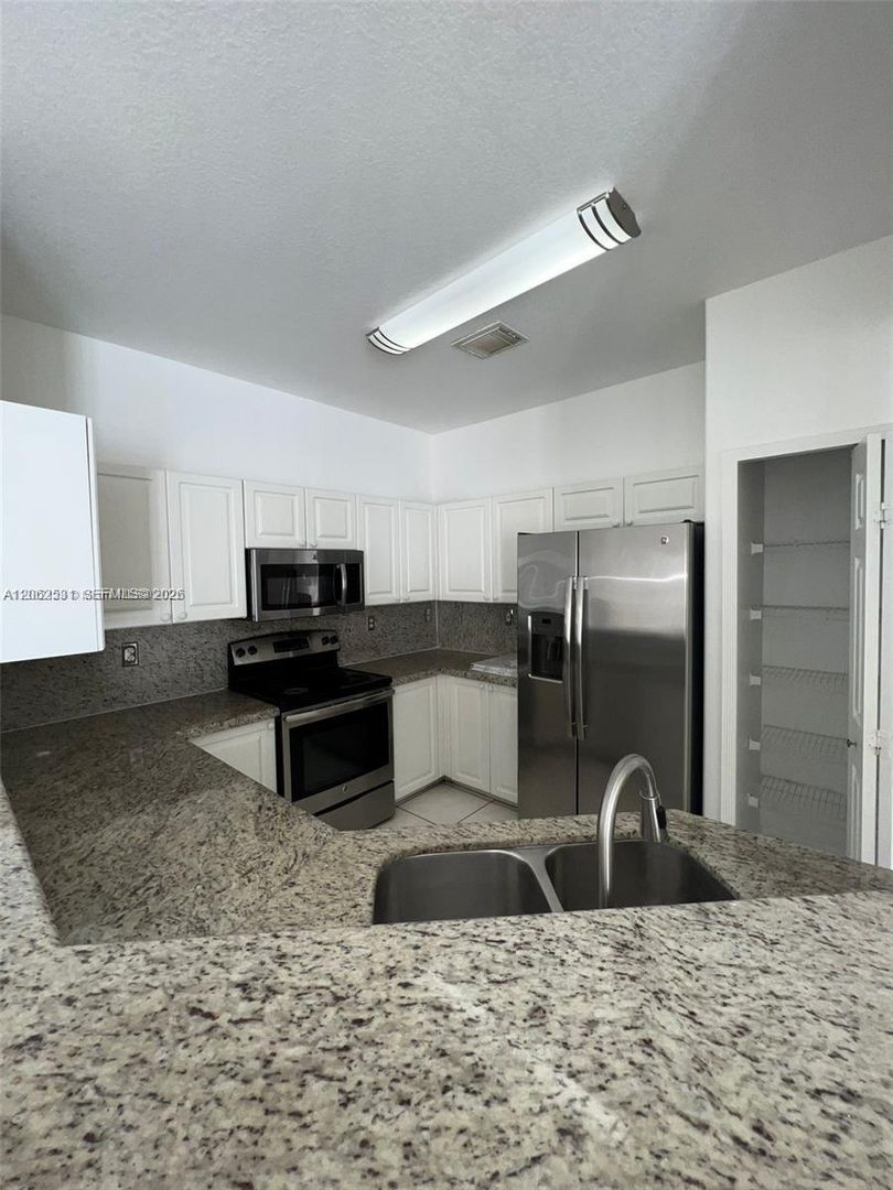Doral House: 4847 NW 108th Court