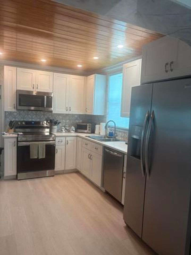 West Palm Beach House: 630 CLAREMORE Drive