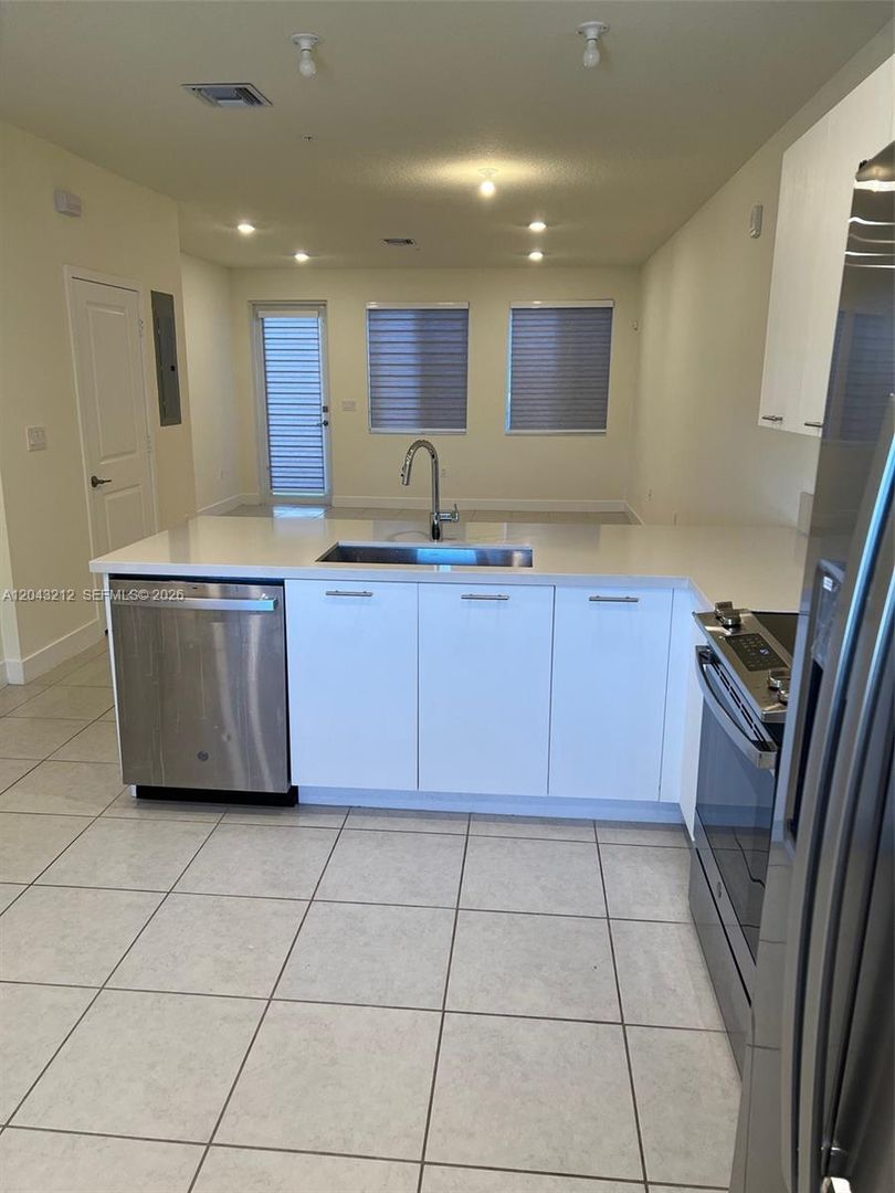 Doral House: 10270 NW 66 Street 105