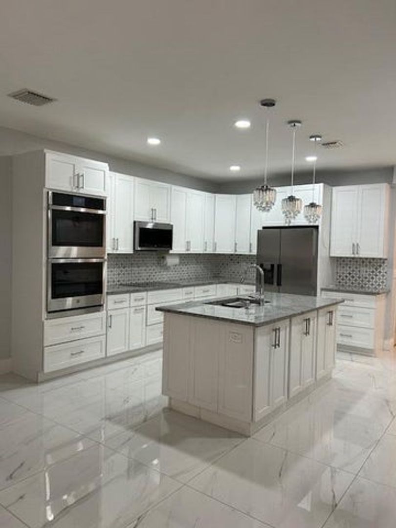 West Palm Beach House: 1305 Lucaya Drive