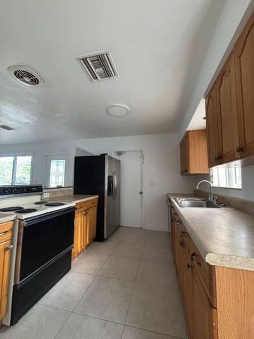 Deerfield Beach House: 117 SE 4th Avenue