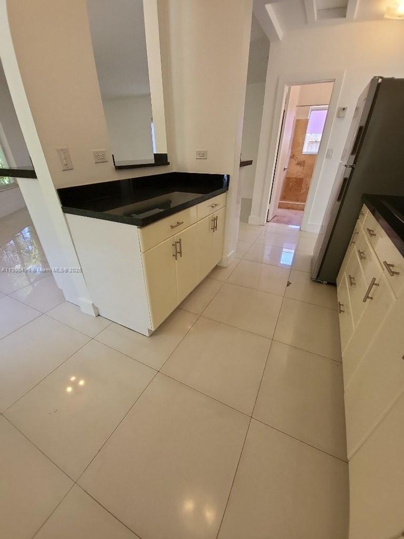 Miami Beach House: 7707 Hawthorne Avenue