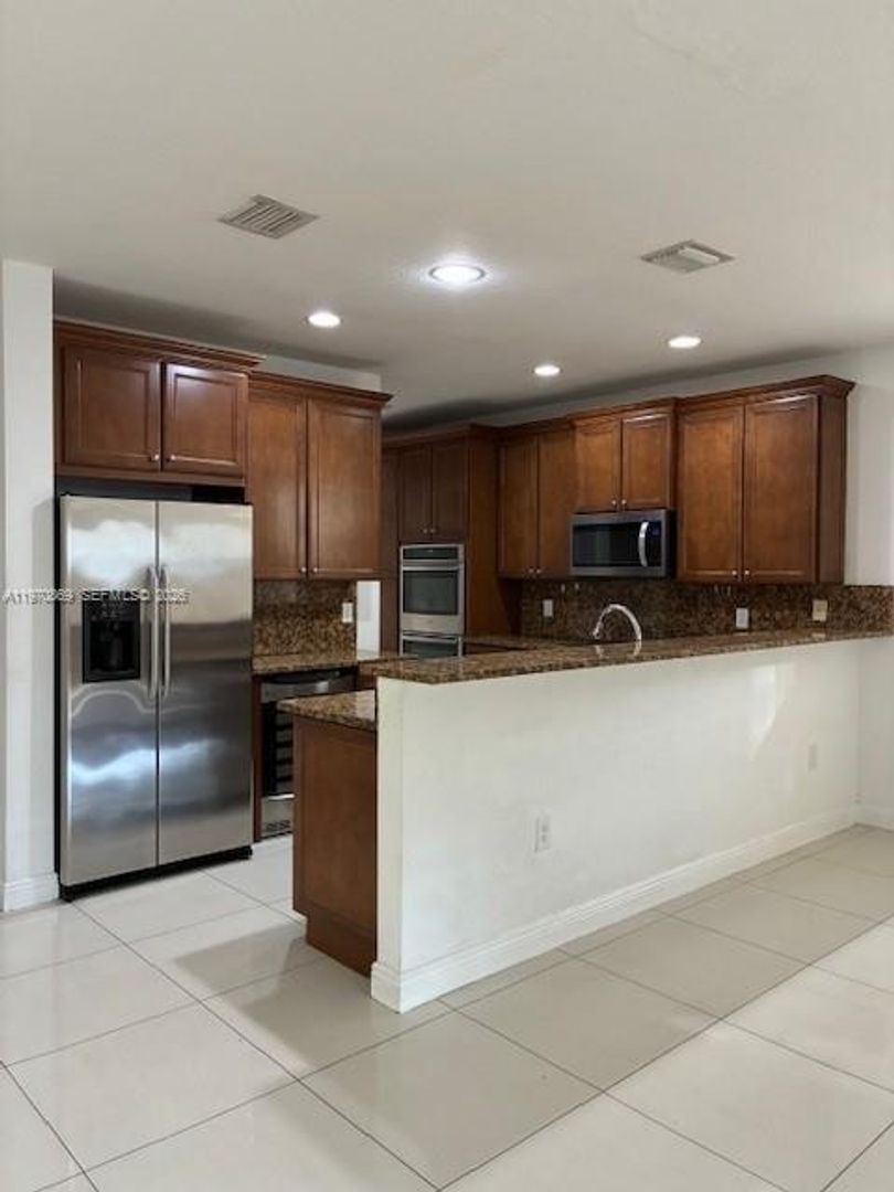 Doral House: 8848 NW 101st Place
