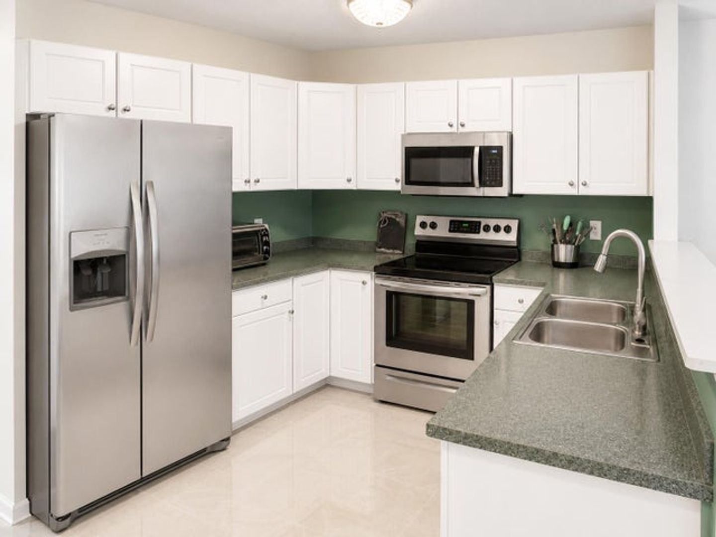Wellington House: 1710 Shoreside Circle