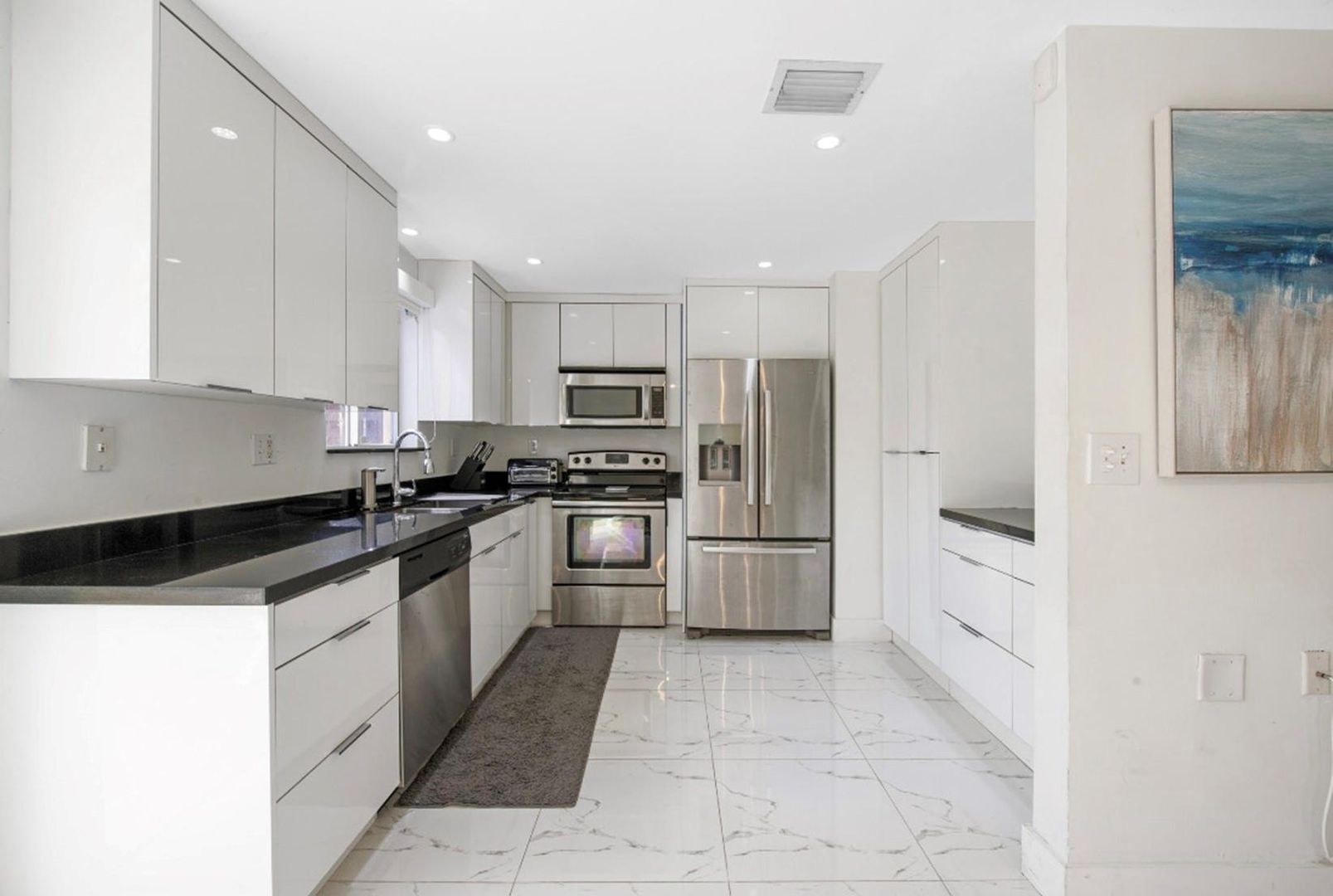 Hialeah House: 18821 NW 84th Court 702-7,