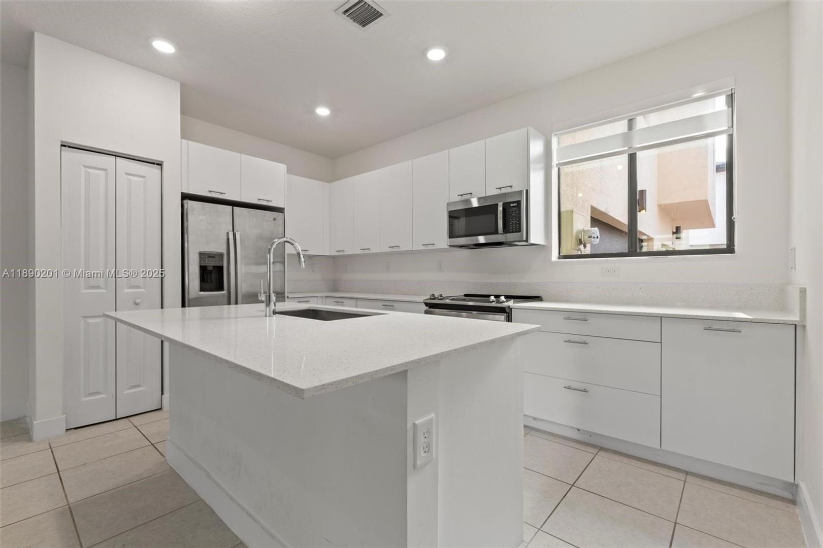 Doral House: 4612 NW 83rd Parkway 4612