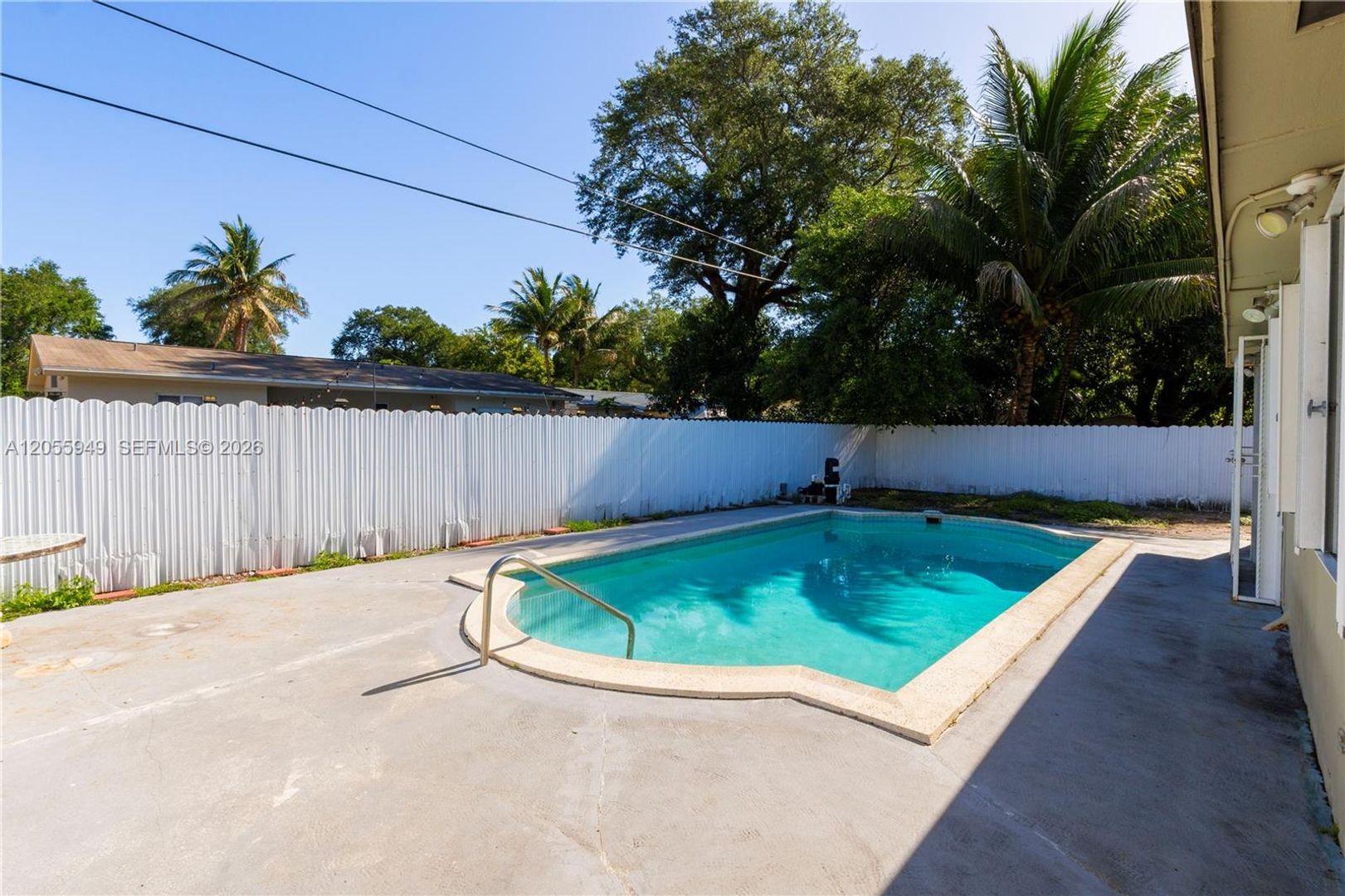 Miami House: 565 NE 160th Terrace