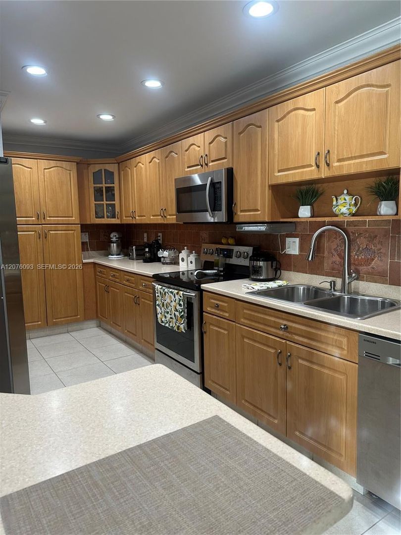 Hialeah House: 5505 W 14th Lane 0
