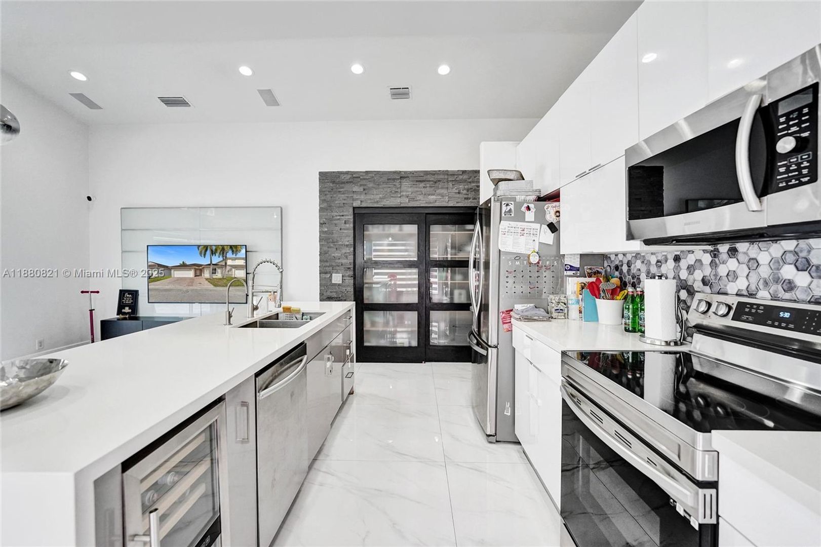 Hollywood House: 4955 SW 33rd Avenue