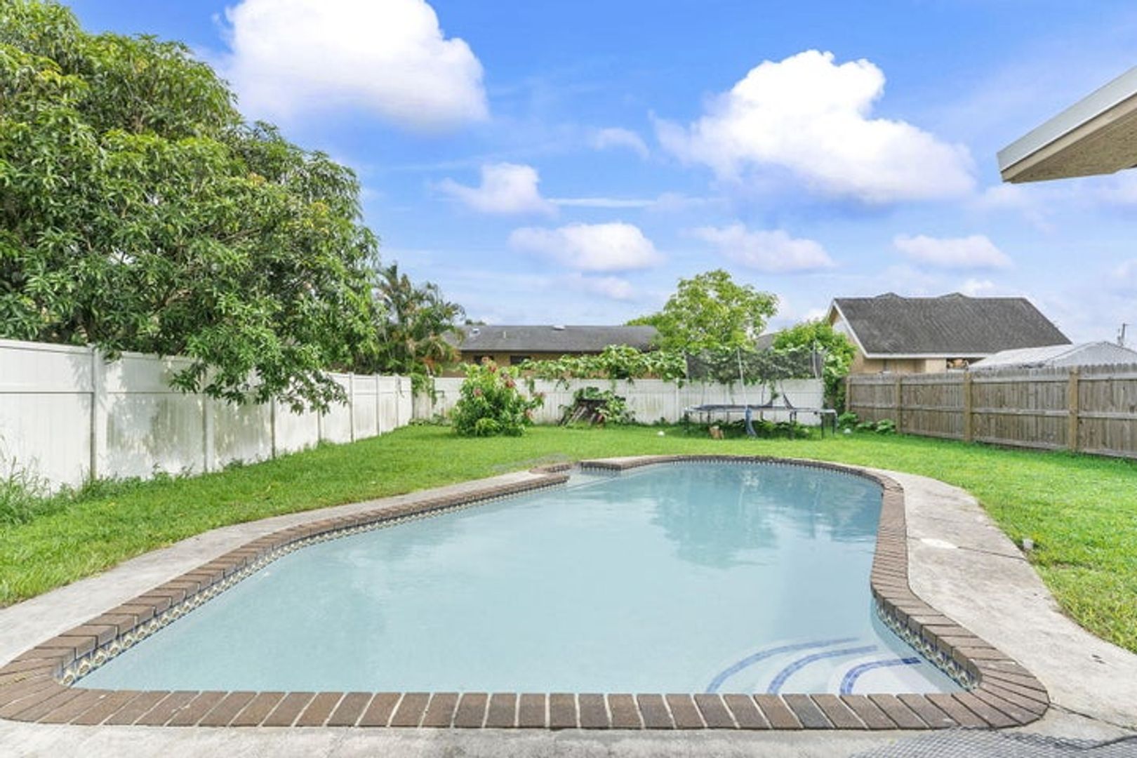 Schall Circle House: 4830 ALBERTA Avenue