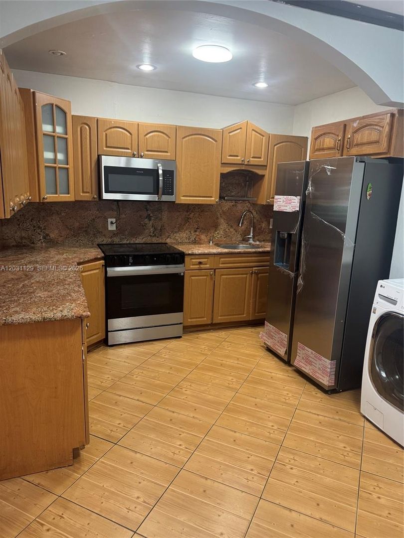 Miami House: 1120 SW 73rd Avenue