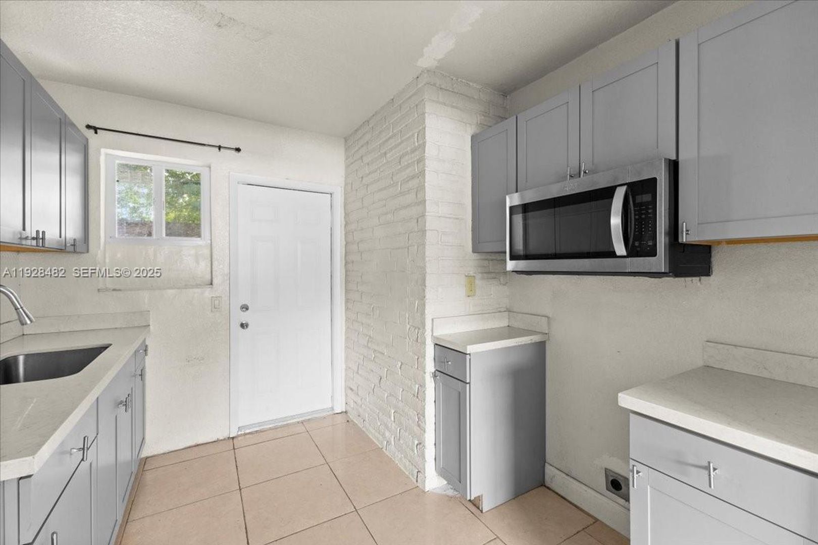 Miami Gardens House: 140 NW 198th Street