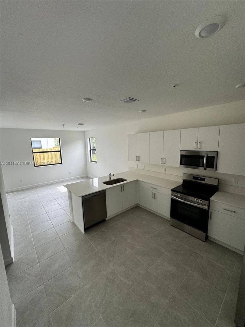 Pembroke Pines House: 285 SW 159th Lane 0