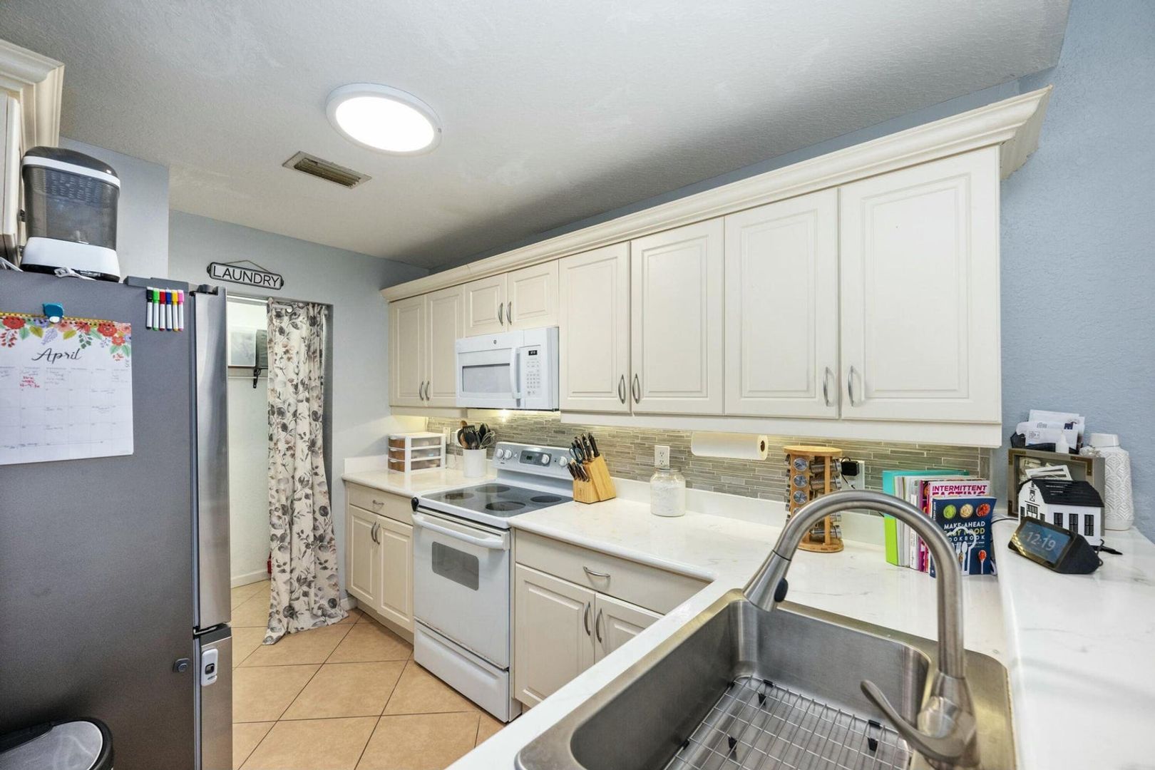 2905 Hidden Hills Road 2209, West Palm Beach, FL 33411  