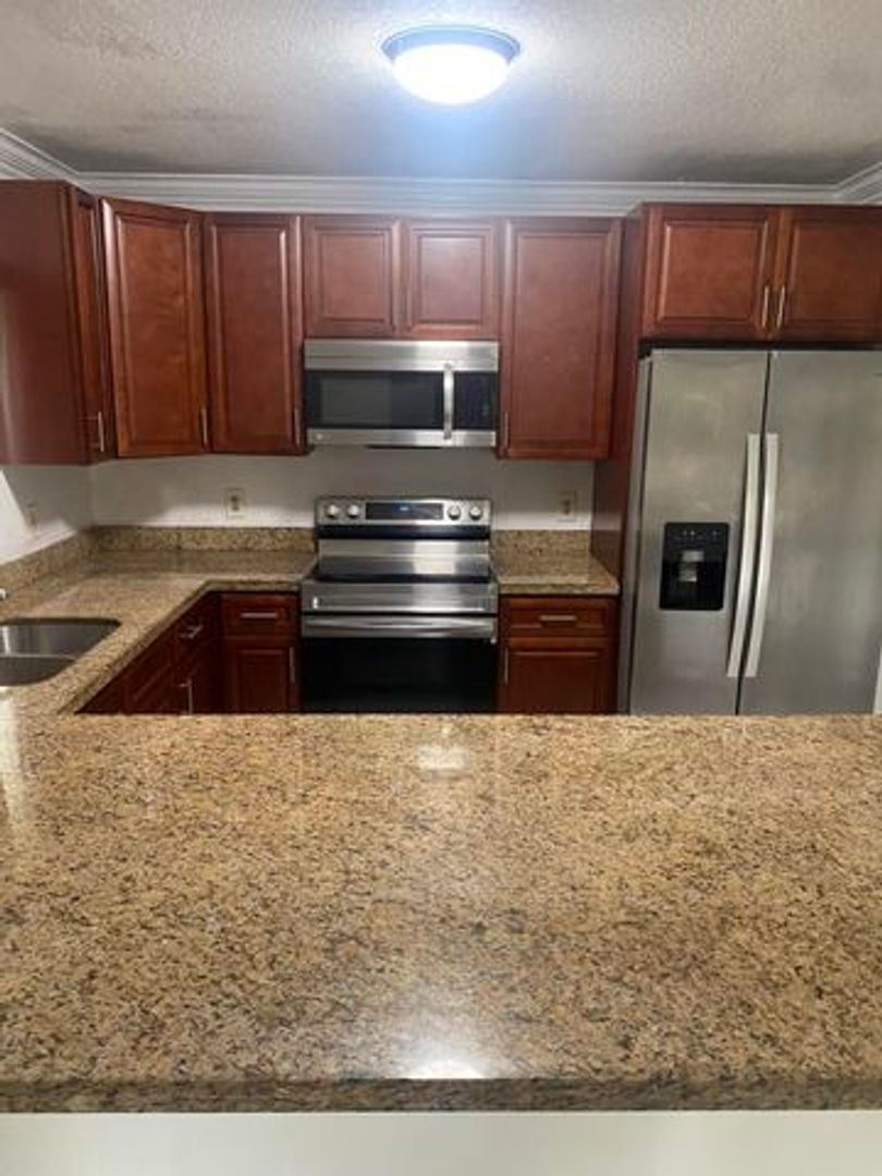 West Palm Beach House: 663 White Water Dr