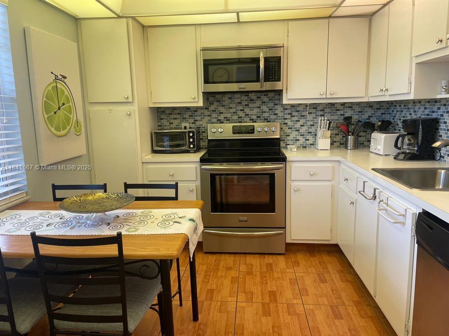 Pompano Beach House: 555 Oaks Lane 203