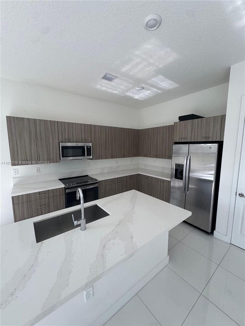 Miramar House: 4398 SW 173rd Avenue 0