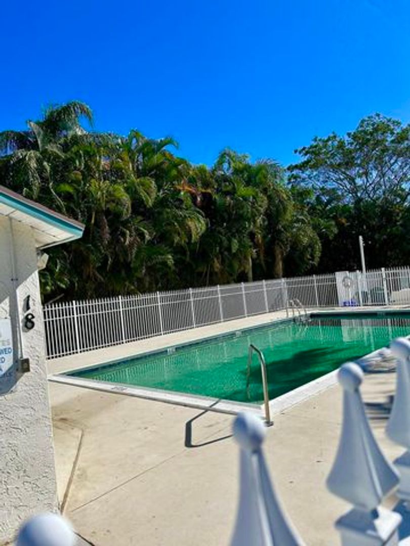 West Palm Beach House: 141 Plumage Lane