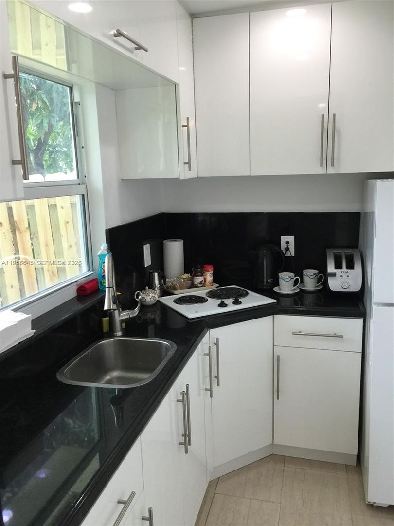 Hallandale Beach House: 223 SW 10th Street 0