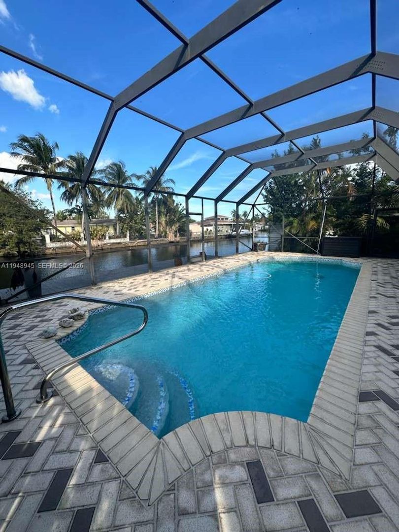 Hollywood House: 2827 Mckinley Street 0