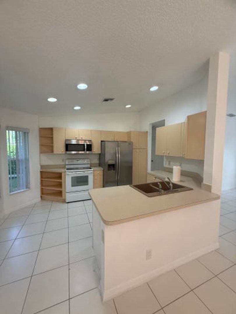 Royal Palm Beach House: 100 Cocoplum Circle
