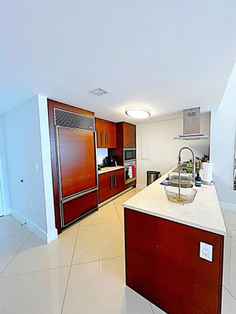 Miami House: 495 Brickell Avenue 1605
