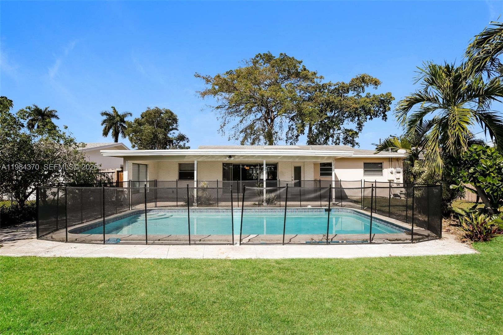 Hollywood House: 4314 Taft Street