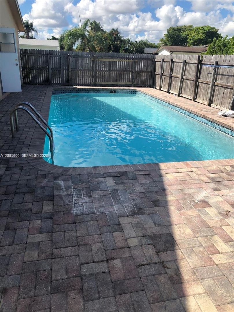 Dania Beach House: 401 SE 5th Street