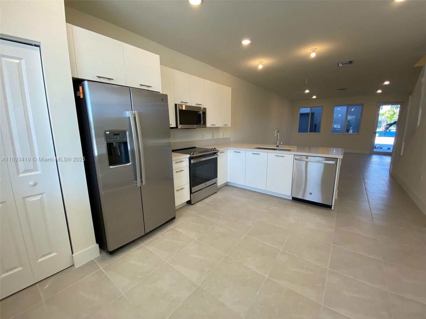 Doral House: 10250 NW 66th Street 103