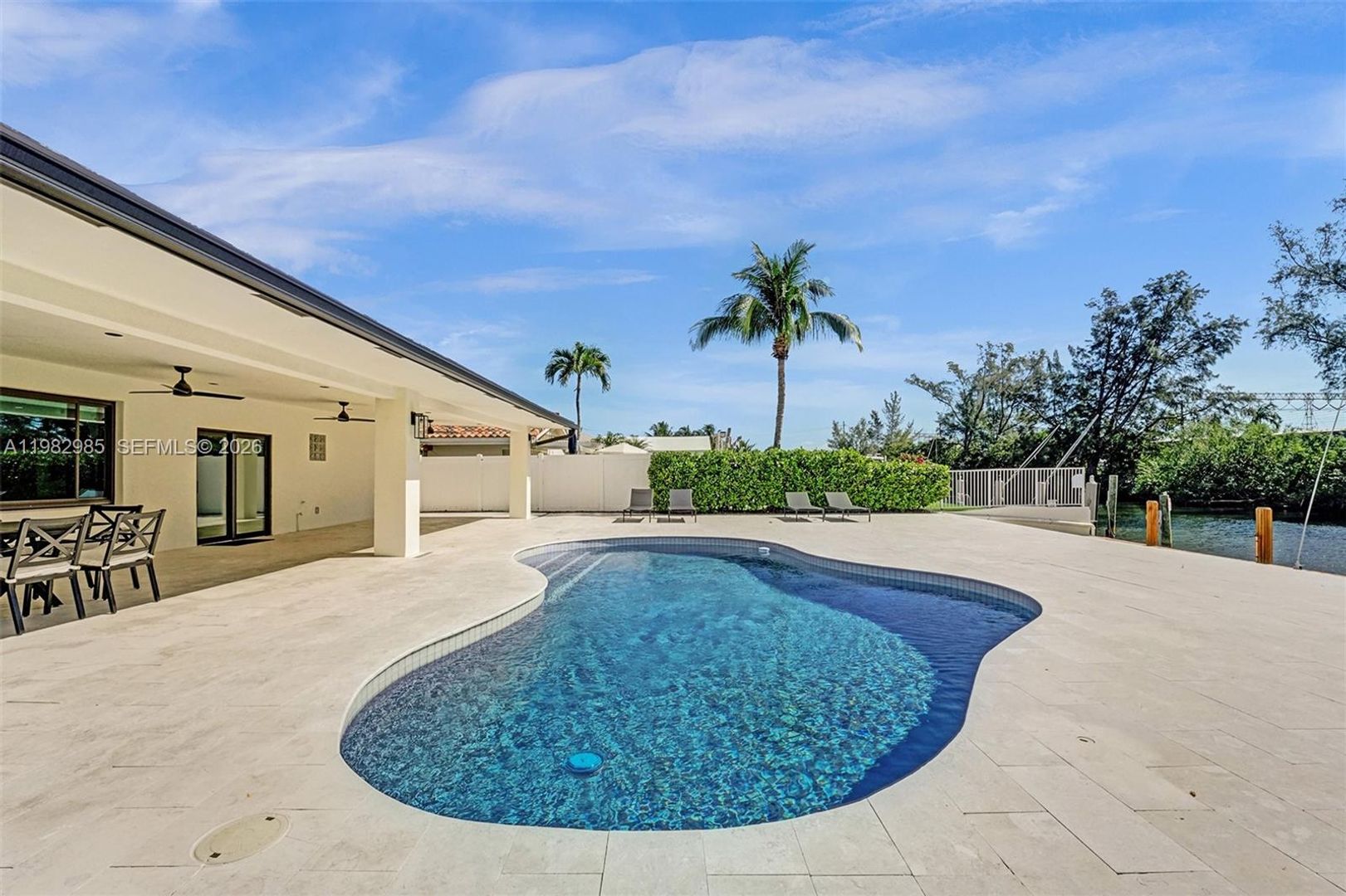 Dania Beach House: 915 NW 7th Street