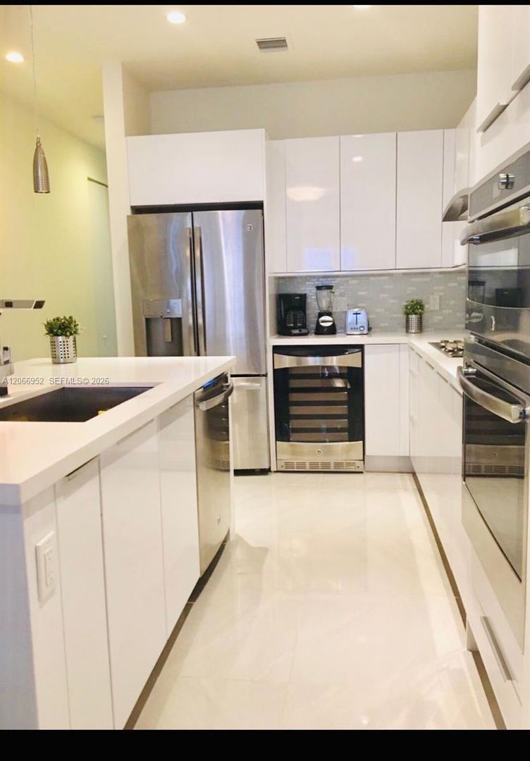 Miami House: 10260 NW 63rd Terrace 201