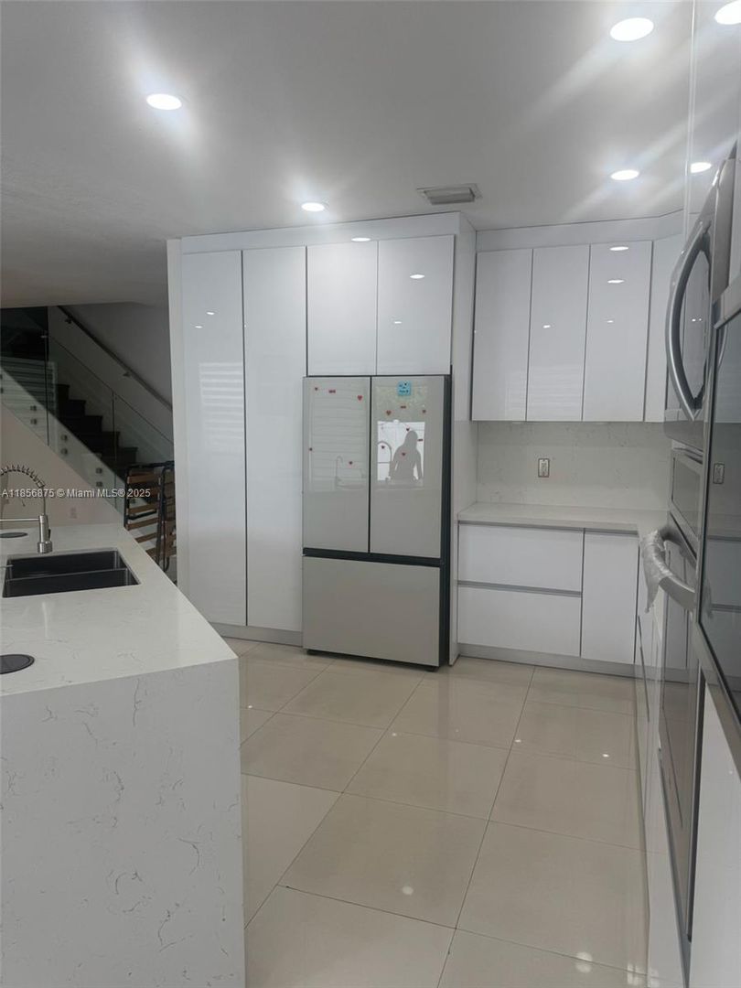 Hialeah House: 3521 W 86th Terrace 3521