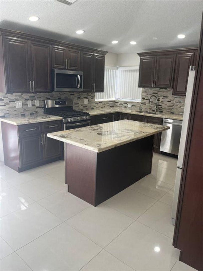 Plantation House: 13412 NW 5th Place