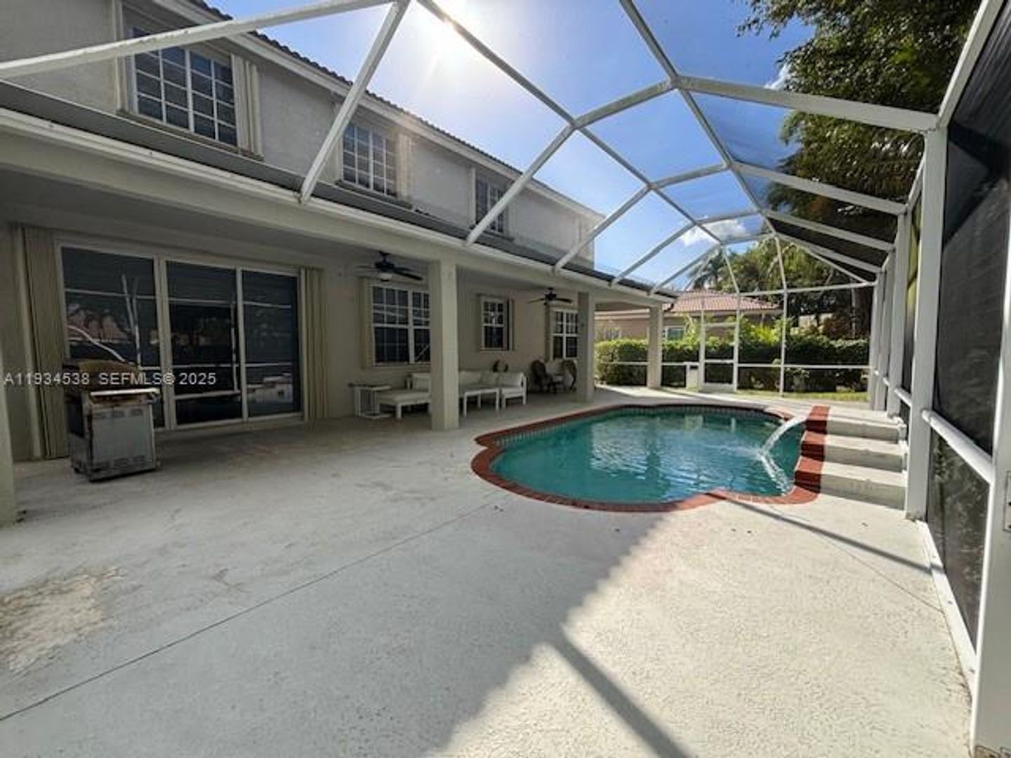 Weston House: 712 Tulip Circle,