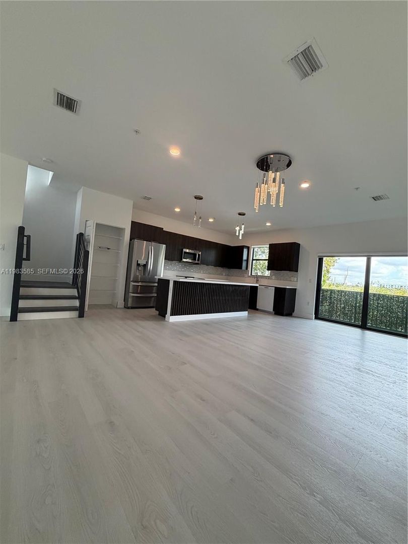 Doral House: 10479 NW 82nd Street 10