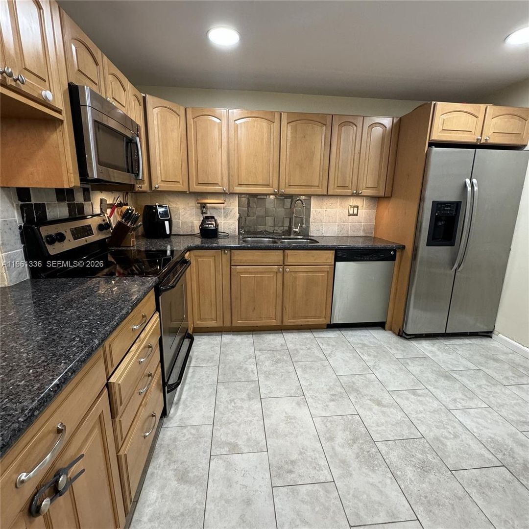 Davie House: 4028 SW 67th Terrace 3
