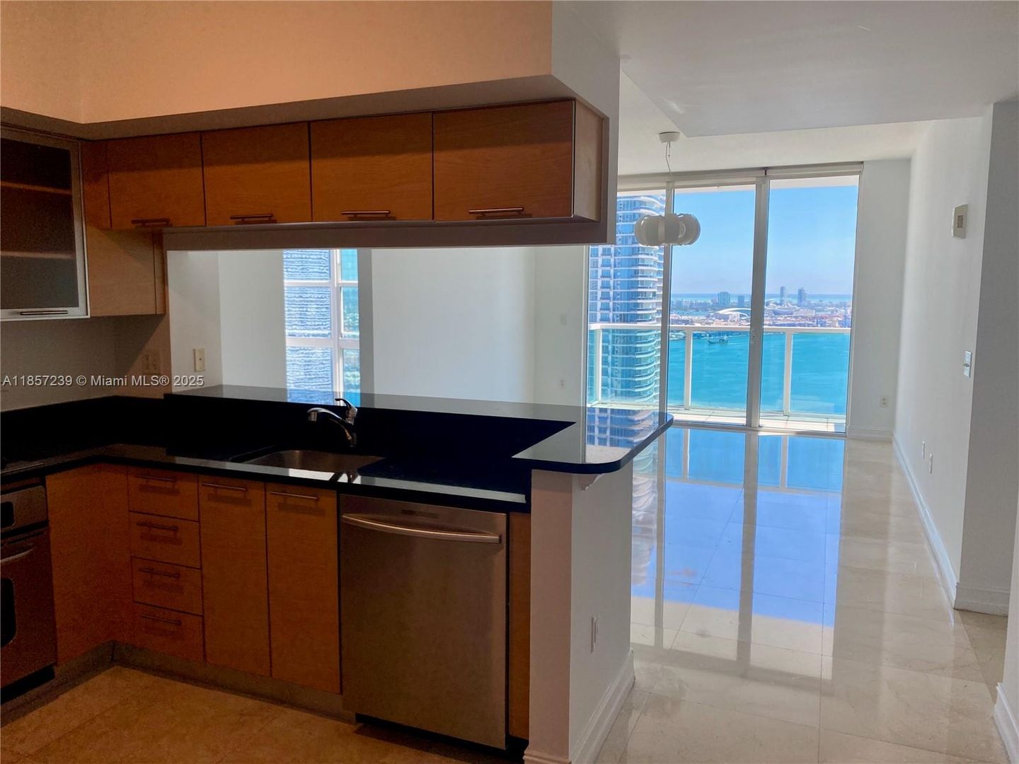 Miami House: 31 SE 5th Street 3912