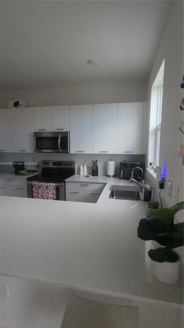 Miami House: 12277 NW 24th Place 12277