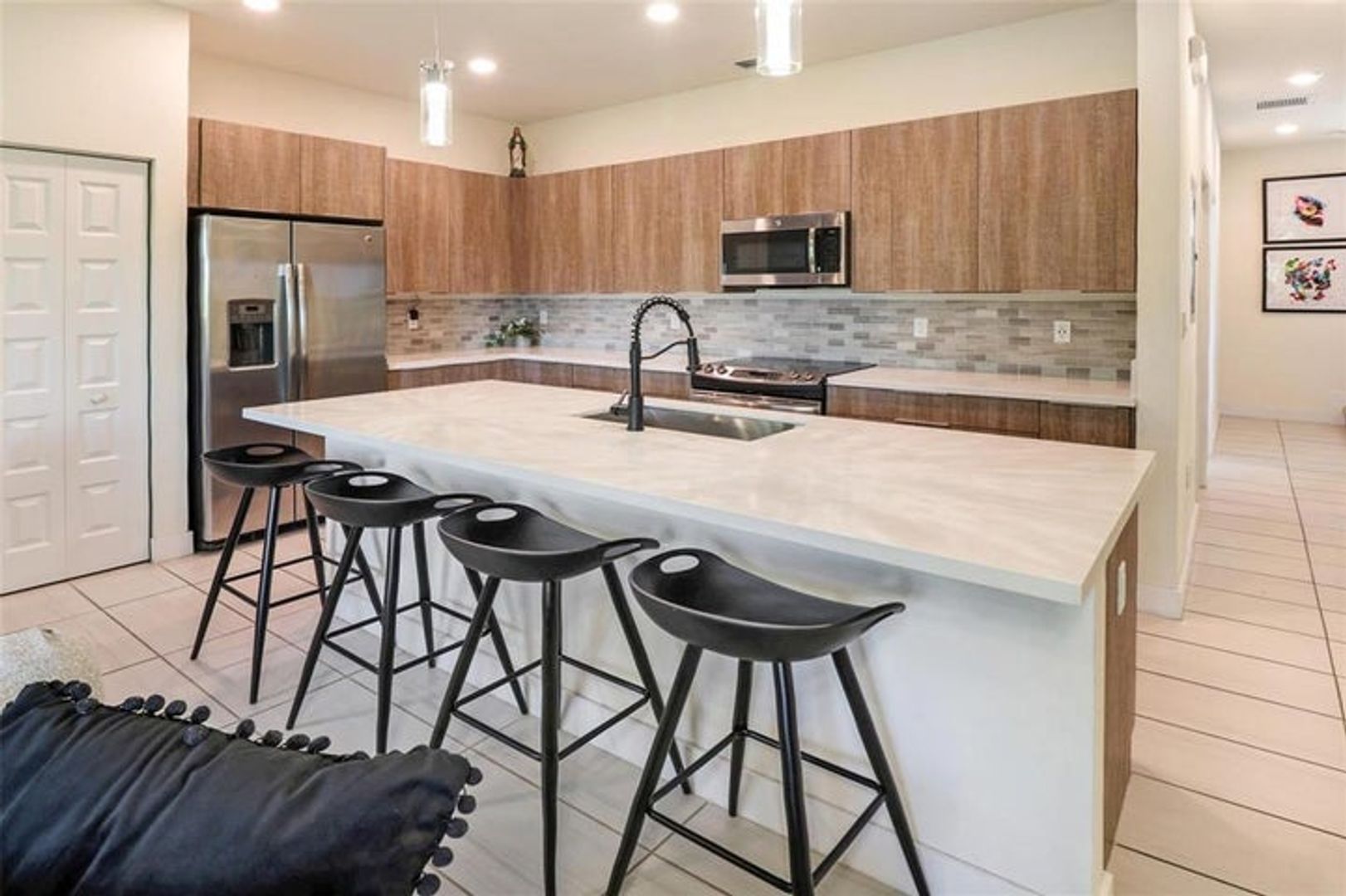 Doral House: 10473 NW 82nd Street 9