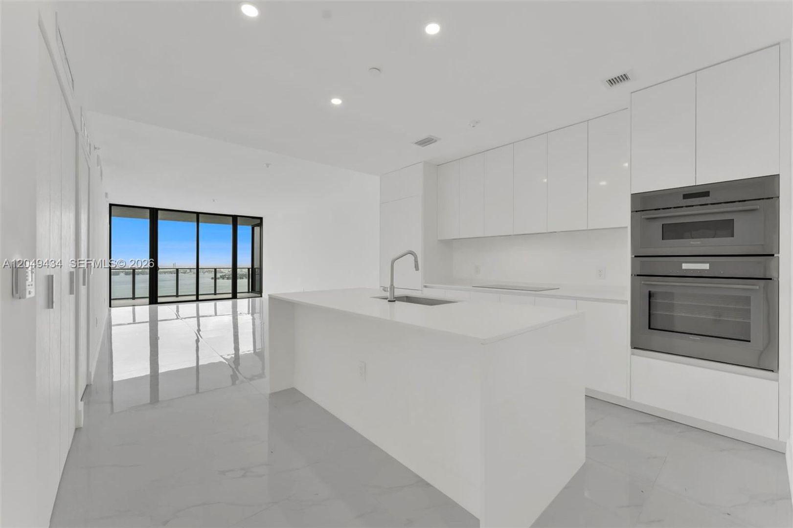 Miami House: 700 NE 24 Street 3806