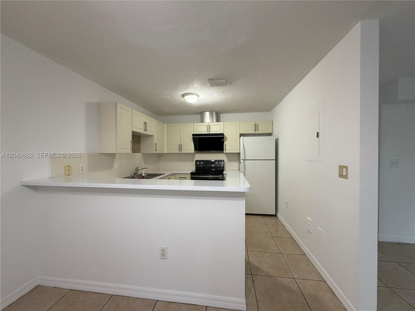 Hialeah House: 7245 NW 173rd Drive 2505